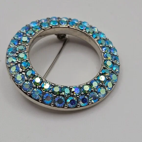 Vintage Unsigned Silver Toned Aqua Blue Rhinestone Circular Wreath Pin Brooch - Picture 6 of 16